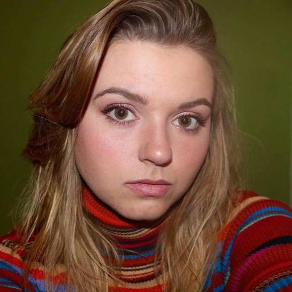 Meet your Posher, Laura - Picture 1 of 1